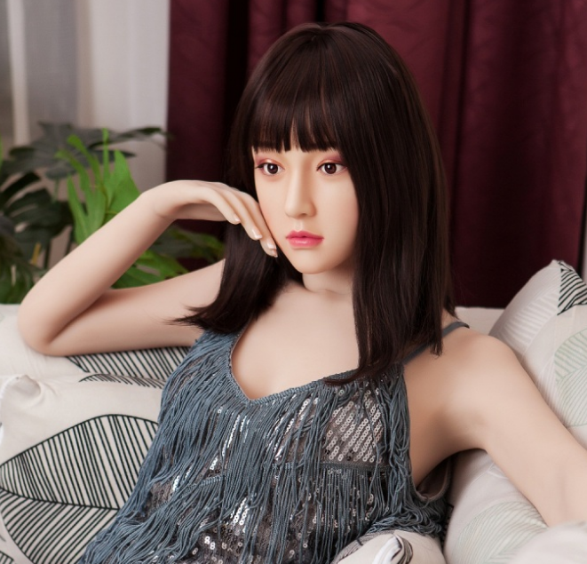 成人娃娃頭雕為什么選擇硅膠材質(zhì)的？